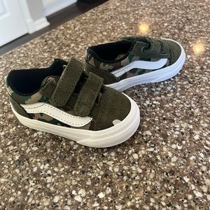 Toddler size 4 Old Skool V Vans sneakers